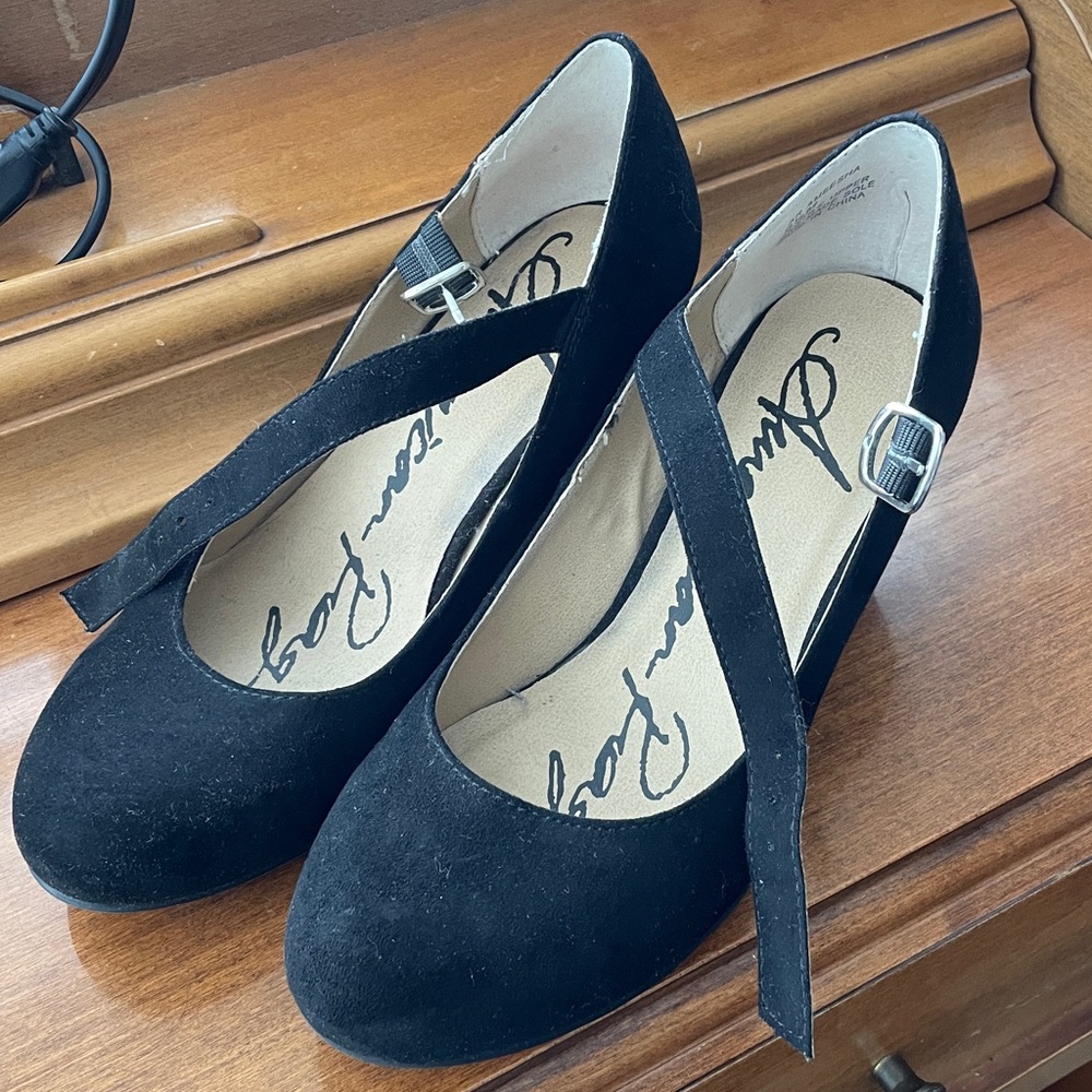 American Rag Black Ameesha Wedge - Size 6.5M. Excellent Used condition.